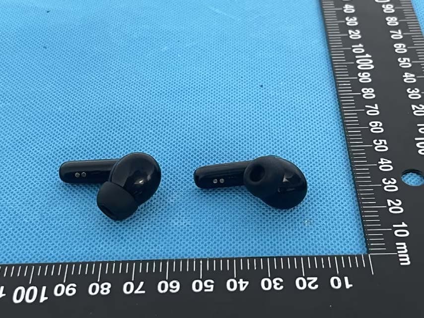 Truly wireless noise canceling earbuds - FCC ID 2AHI6NIAEBTNQ102 - Shenzhen Ruijiahua Technology CO.,LTD (2)