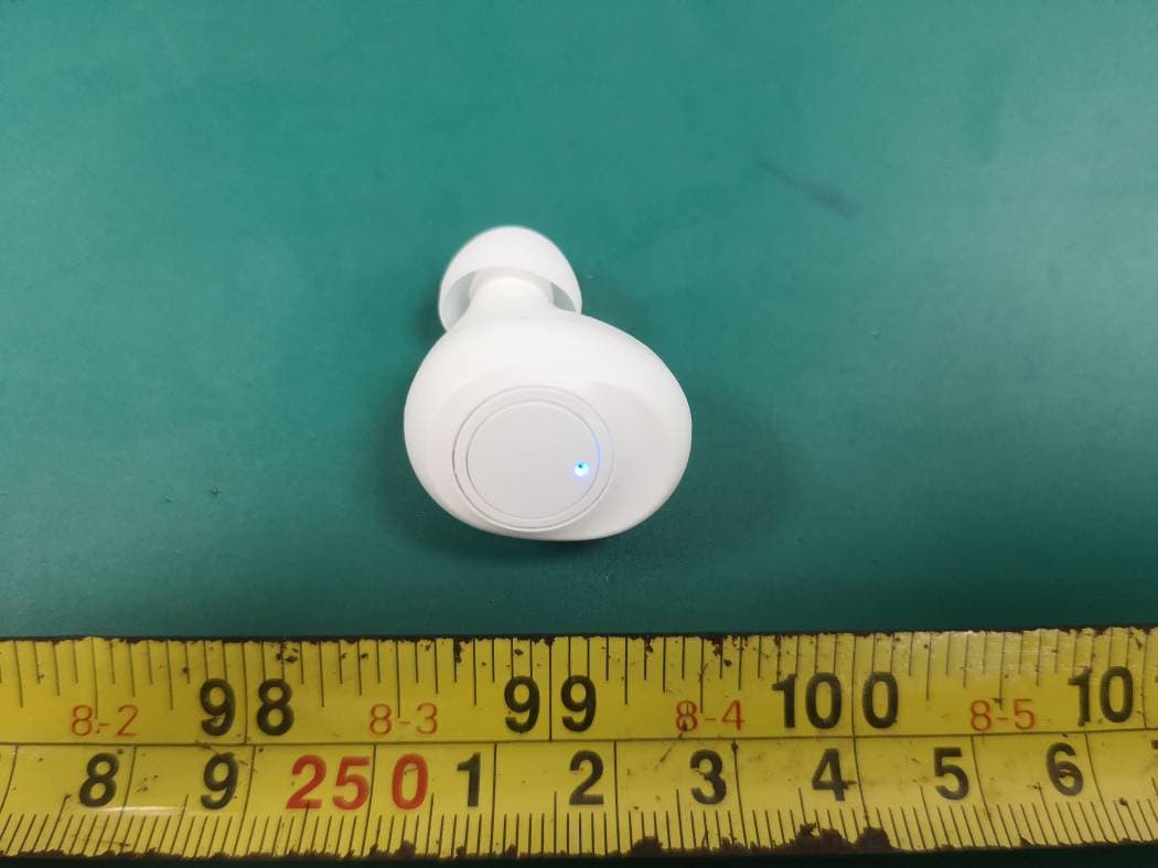 BE Earbuds with Display-ASST - FCC ID 2AHN6-AUBE139 - Bytech NY Inc. (5)