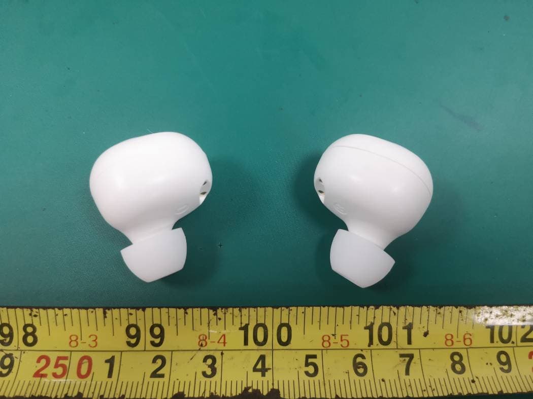BE Earbuds with Display-ASST - FCC ID 2AHN6-AUBE139 - Bytech NY Inc. (2)