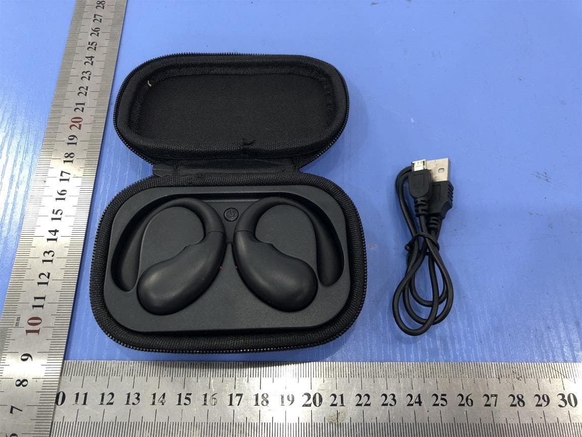 TWS Sprt Tch ZipCase-BLK XT-33 - FCC ID 2AHN6-AUBE204 - Bytech NY Inc.