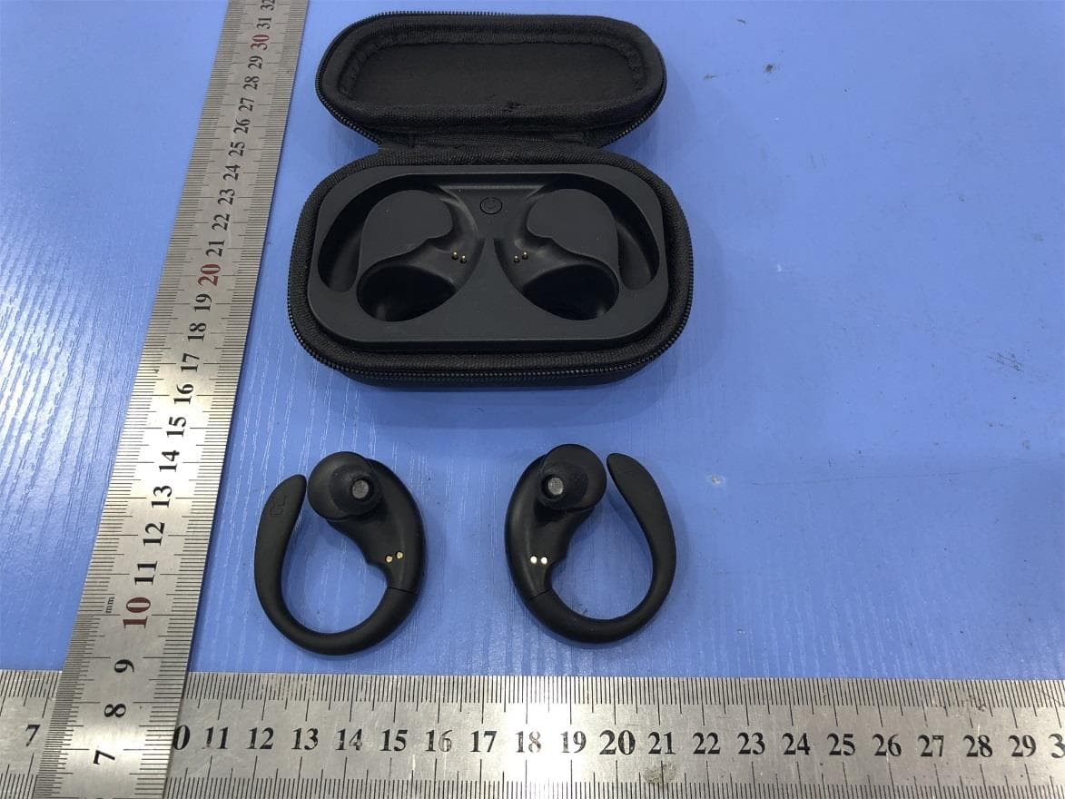 TWS Sprt Tch ZipCase-BLK XT-33 - FCC ID 2AHN6-AUBE204 - Bytech NY Inc. (4)