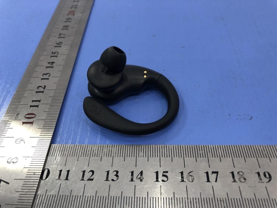 TWS Sprt Tch ZipCase-BLK XT-33 - FCC ID 2AHN6-AUBE204 - Bytech NY Inc. (5)