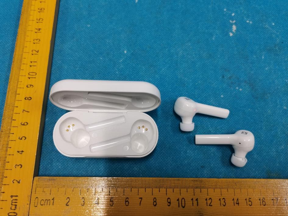 TWS STICK iPX4 TCH XT-49 - FCC ID 2AHN6-AUBE209 - Bytech NY Inc.
