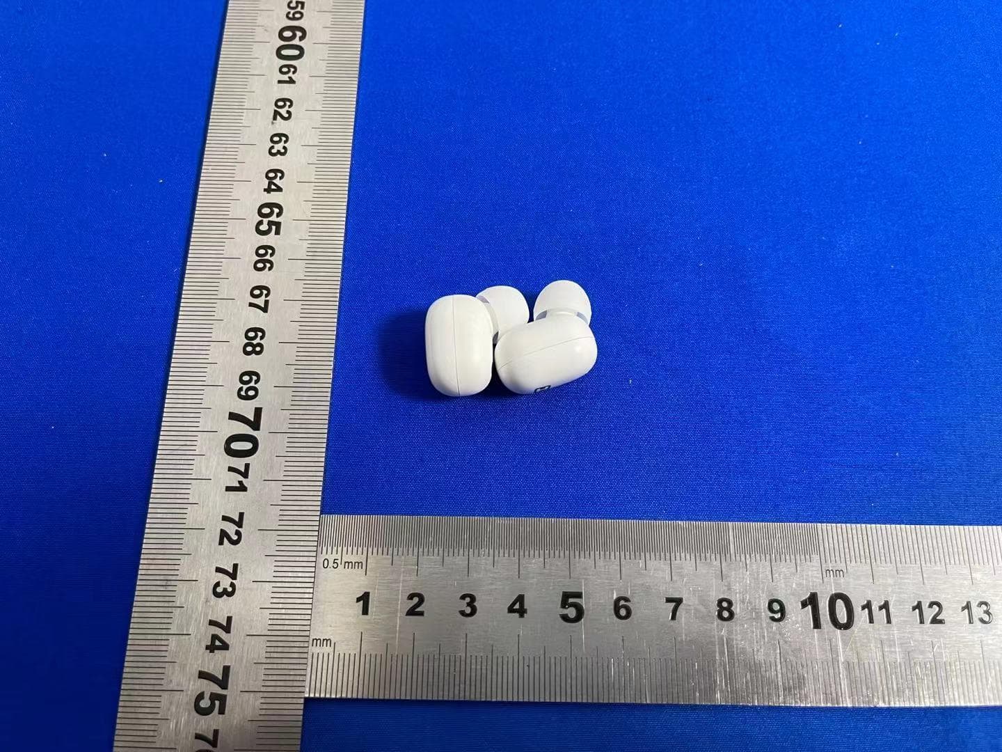 TWS TCH Earbuds XT-10 - FCC ID 2AHN6-AUBE213 - Bytech NY Inc. (2)