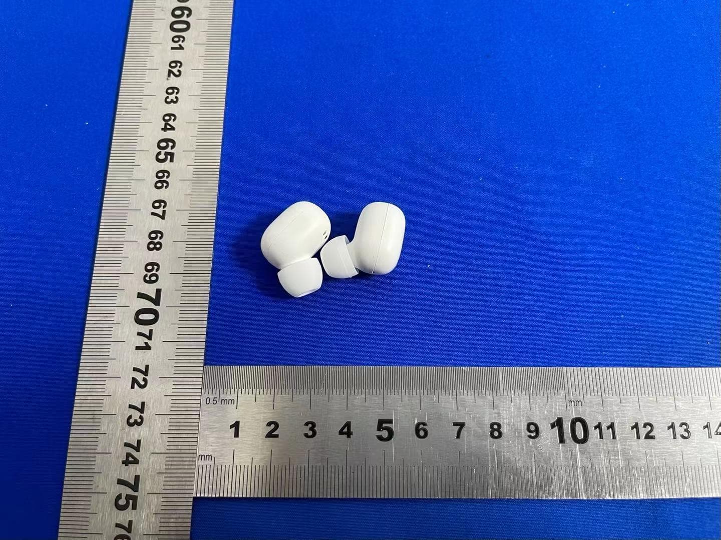 TWS TCH Earbuds XT-10 - FCC ID 2AHN6-AUBE213 - Bytech NY Inc. (3)