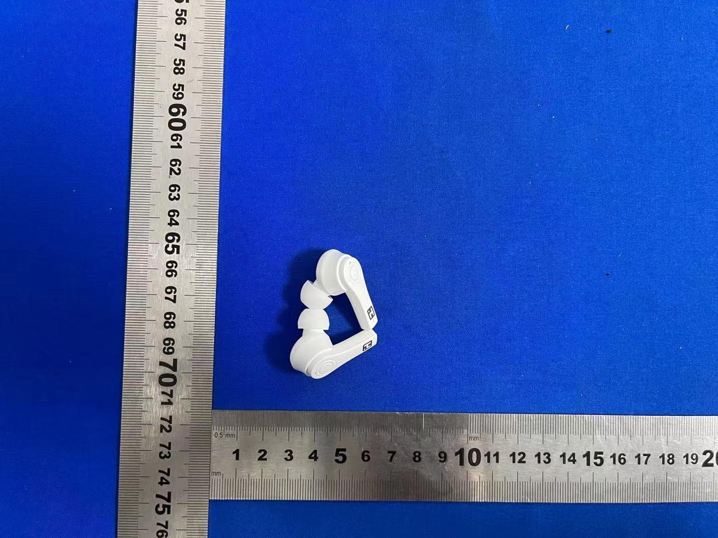 TWS Earbuds XT-12 - FCC ID 2AHN6-AUBE214 - Bytech NY Inc. (2)