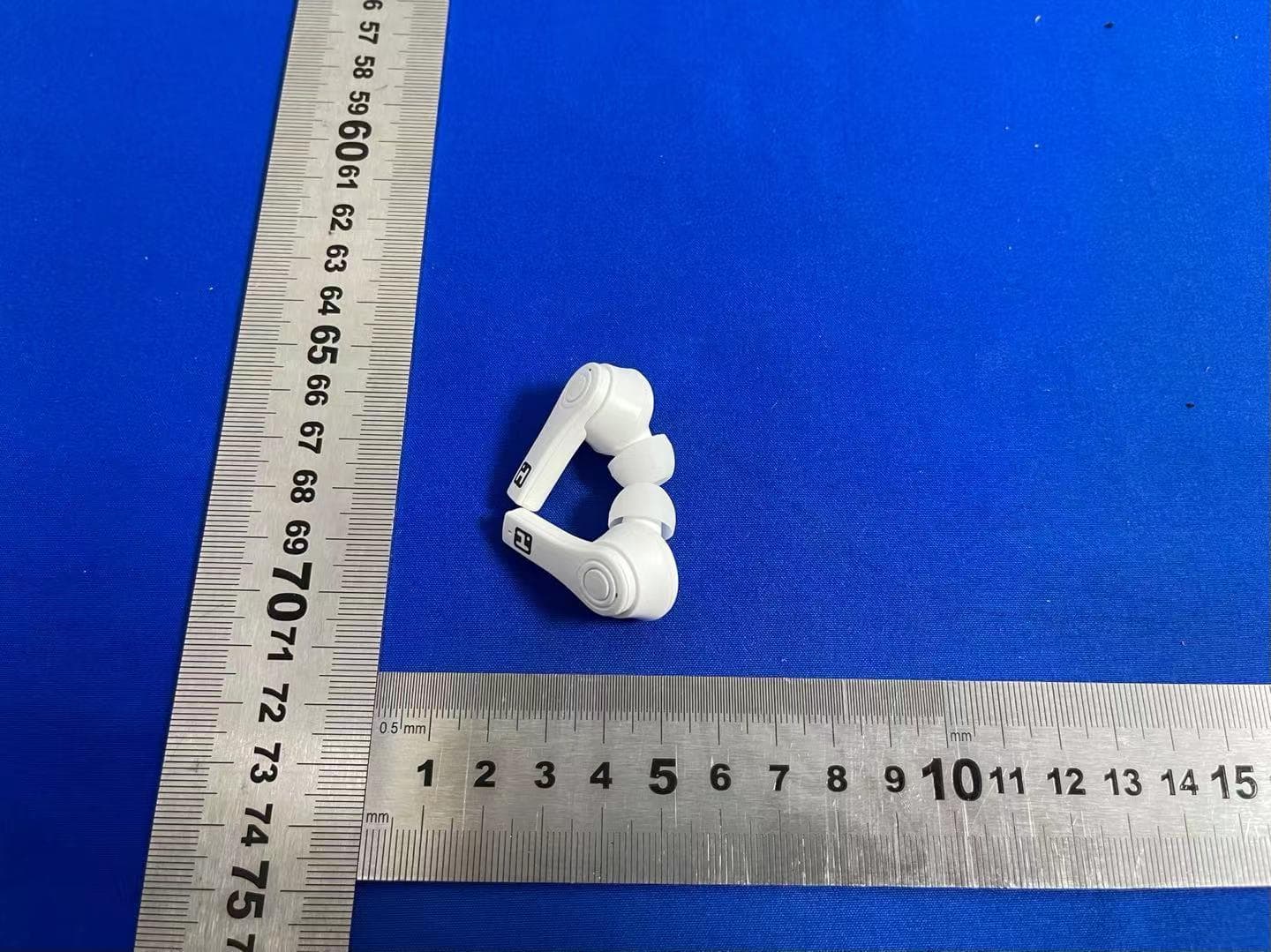 TWS Earbuds XT-12 - FCC ID 2AHN6-AUBE214 - Bytech NY Inc. (4)
