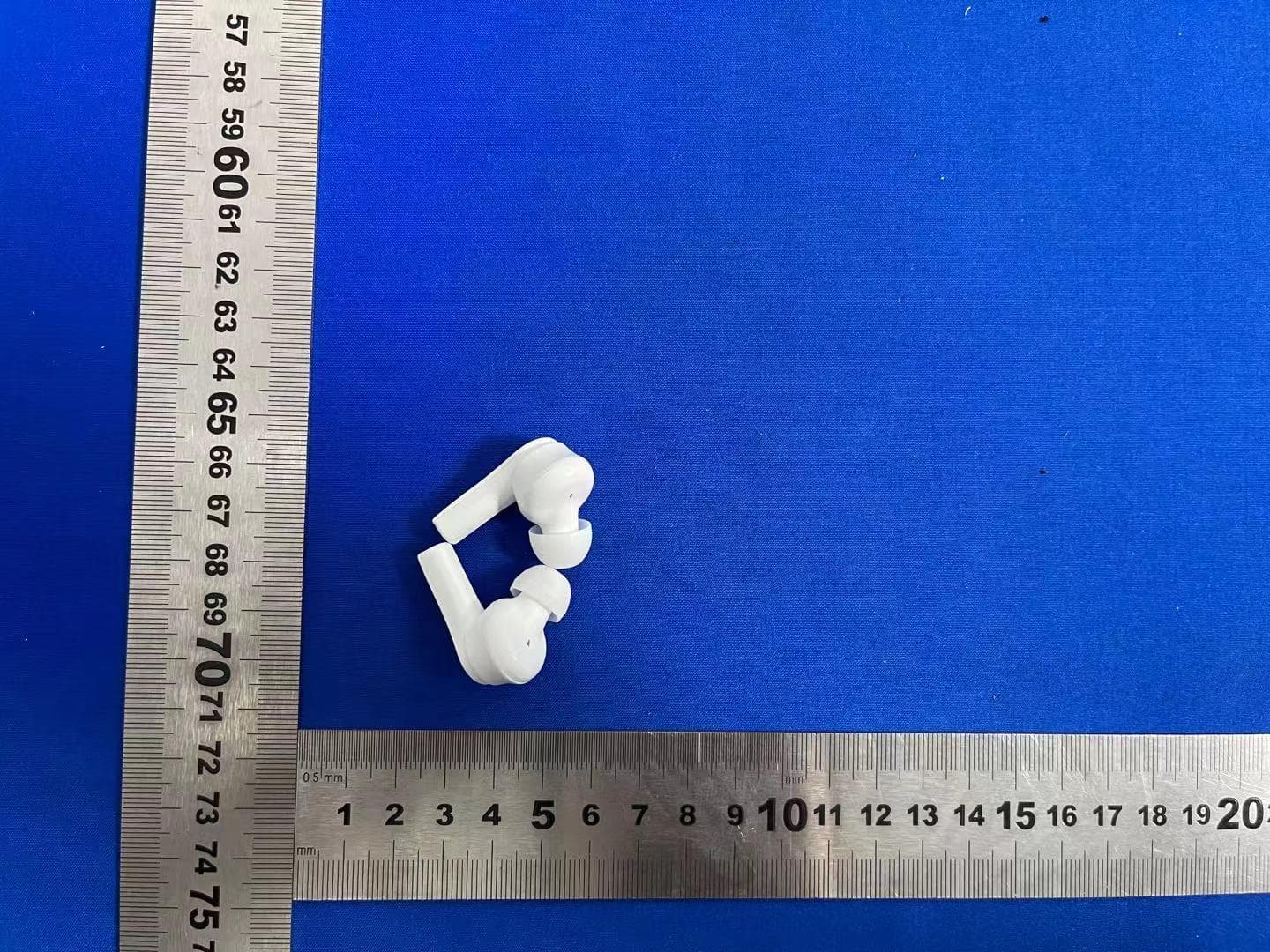 TWS Earbuds XT-12 - FCC ID 2AHN6-AUBE214 - Bytech NY Inc.