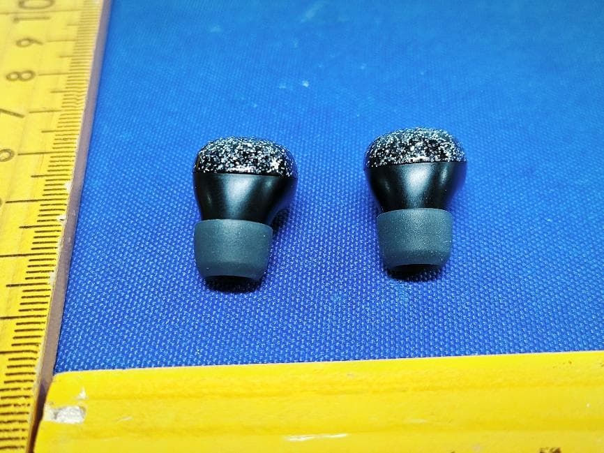 Glitter TWS Earbuds-Asst - FCC ID 2AHN6-AUBE231 - Bytech NY Inc. (3)