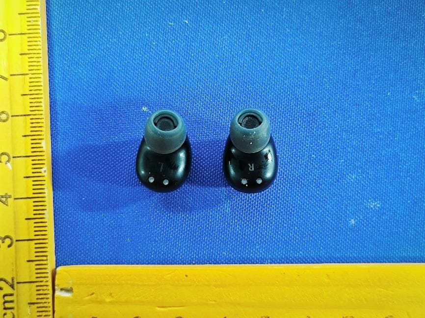 Glitter TWS Earbuds-Asst - FCC ID 2AHN6-AUBE231 - Bytech NY Inc. (2)