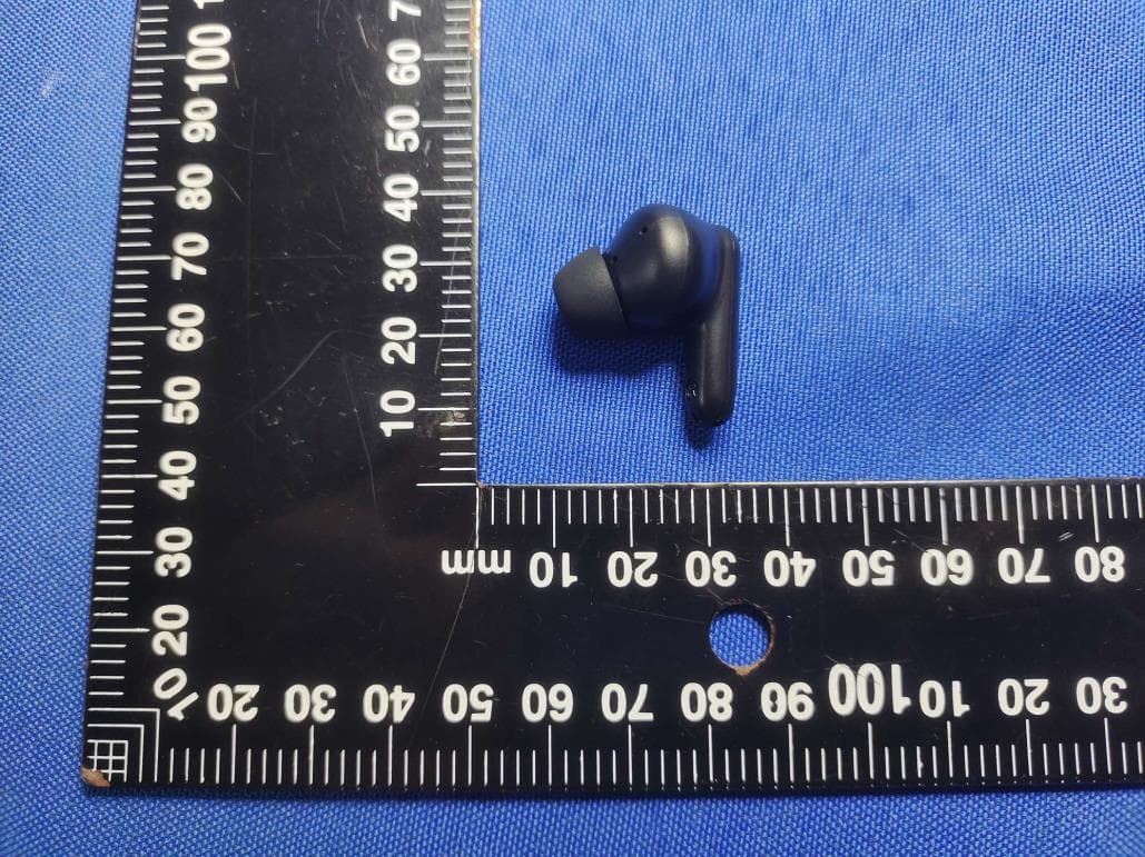 TWS earphone - FCC ID 2AHN6-AUBE245 - Bytech NY Inc. (2)