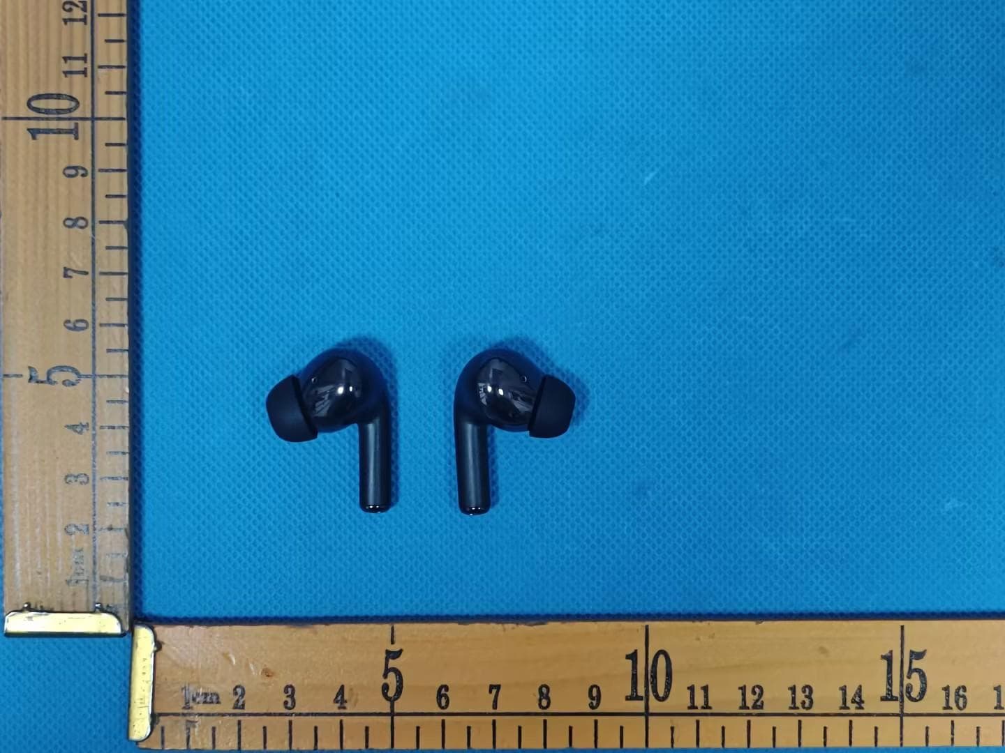 WIRELESS EARBUDS - FCC ID 2AHN6-BCBE147 - Bytech NY Inc. (2)