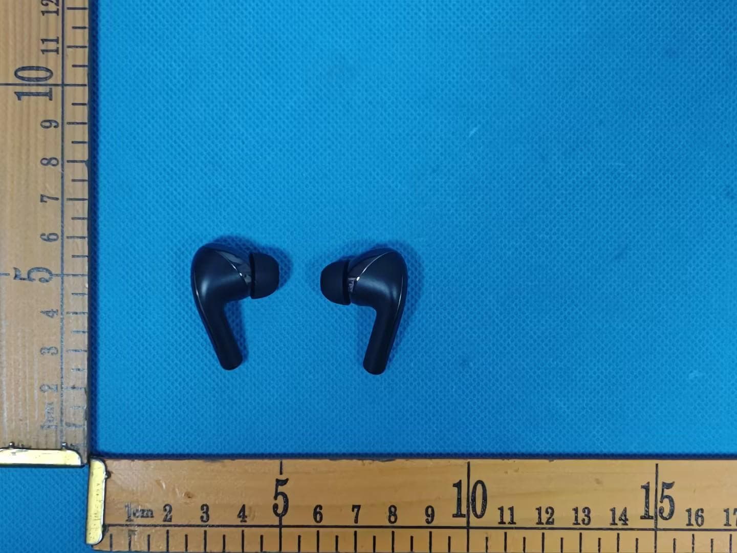 WIRELESS EARBUDS - FCC ID 2AHN6-BCBE147 - Bytech NY Inc. (3)