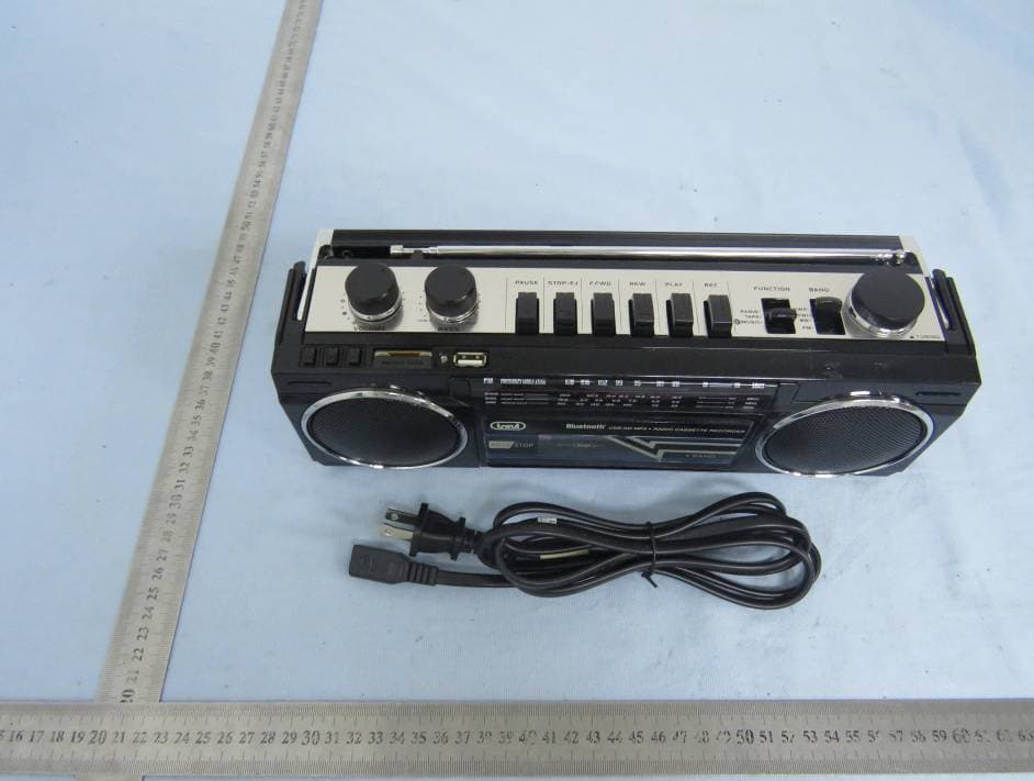 BLUETOOTH CASSETTE RADIO BOOMBOX - FCC ID 2AHW8SRC232BT0 - LEOTEC ELECTRONICS CO.,LTD