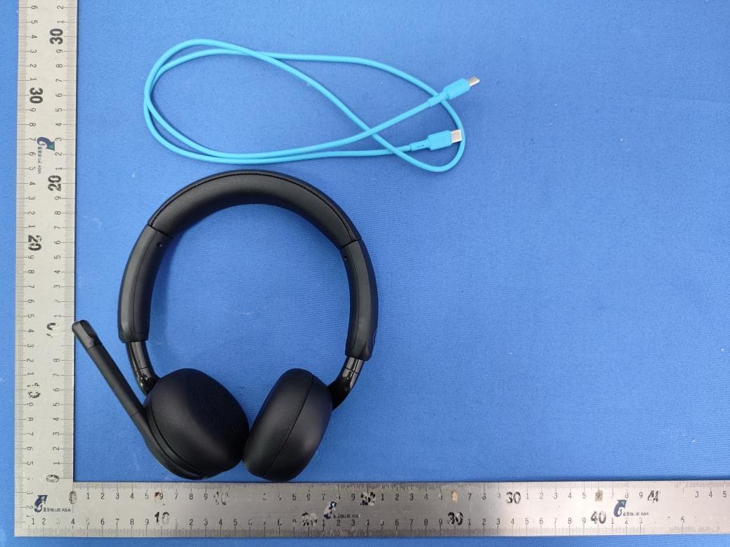 Wireless Headset - FCC ID 2AHYV-GWRK3 - PEAG, LLC dba JLab Audio
