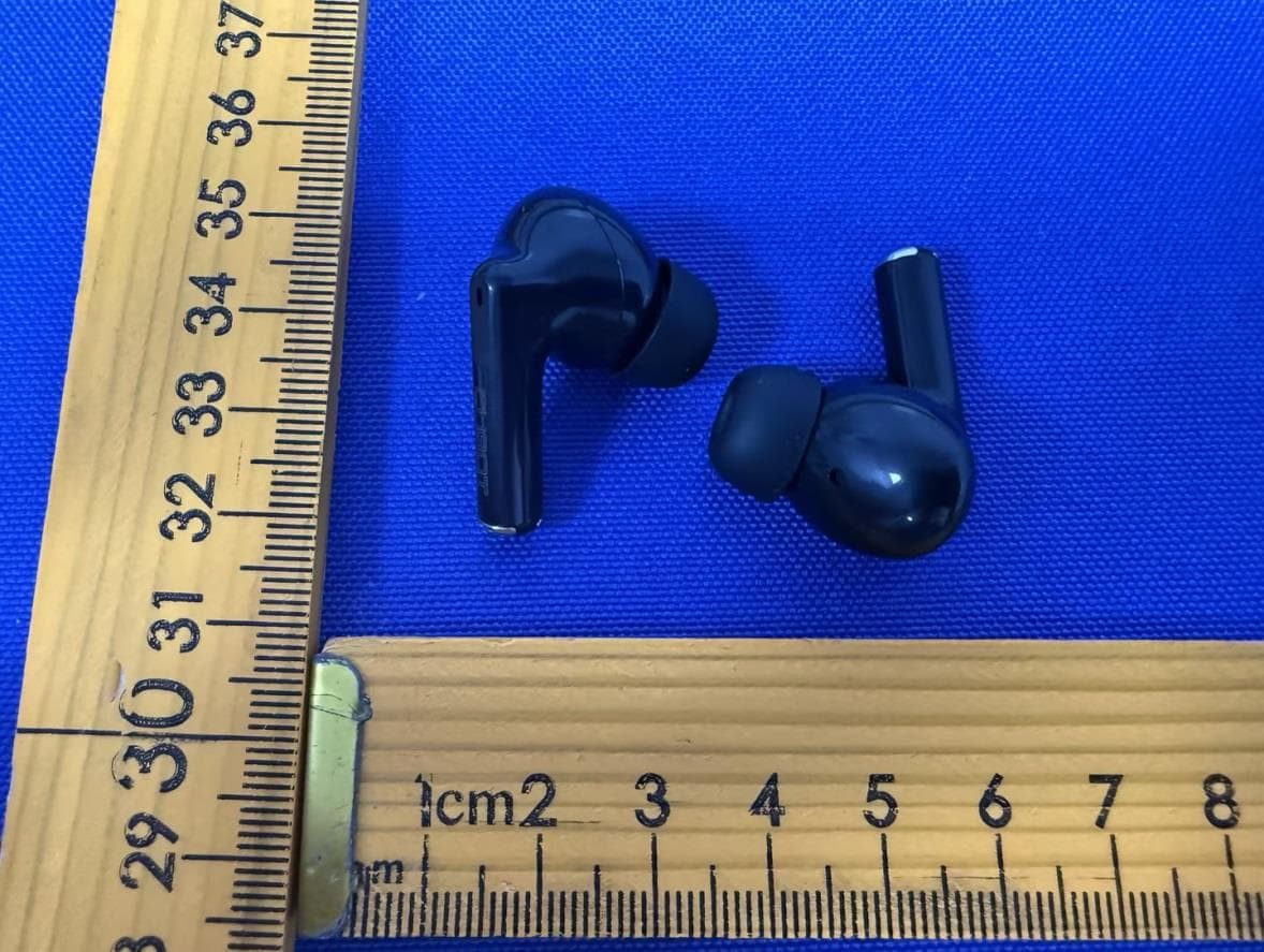 Wireless Earphone - FCC ID 2AHZ5-BUDS - Shenzhen Huafurui Technology Co., Ltd.