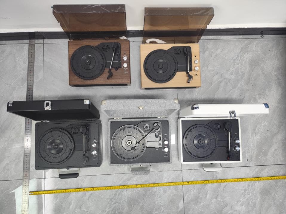Vinyl record player - FCC ID 2AI3W-VR009 - Shenzhen Maiweixun Eletronic Co., Ltd