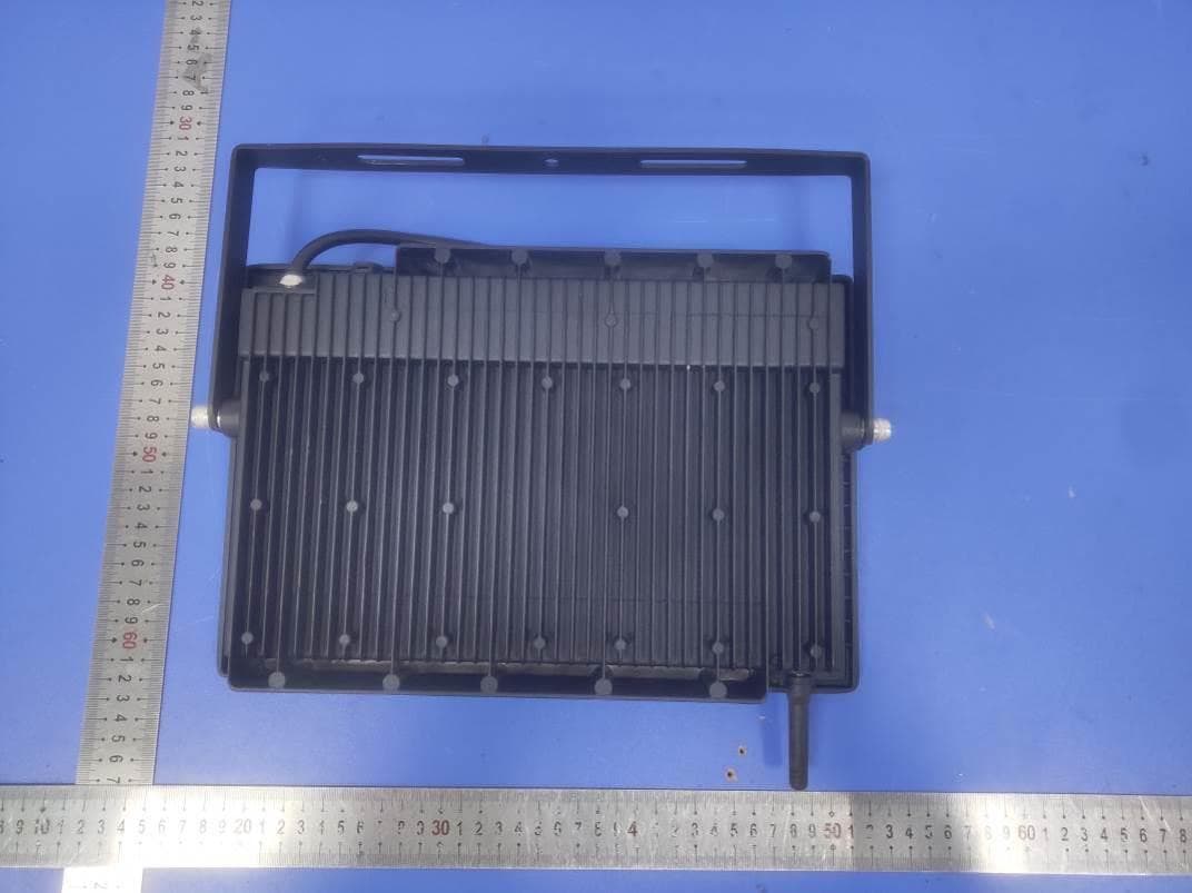 Smart Flood light - FCC ID 2AI5T-FTC - Shenzhen Bling Lighting Technologies CO.,LTD (4)
