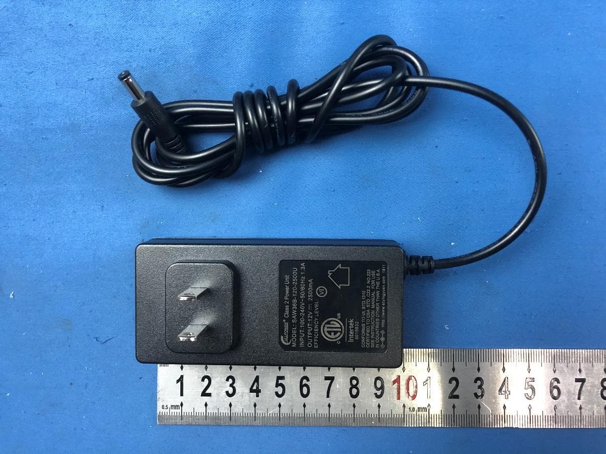LED table lamp - FCC ID 2AI7B-Q3QAFS - Ottlite Technologies Inc.
