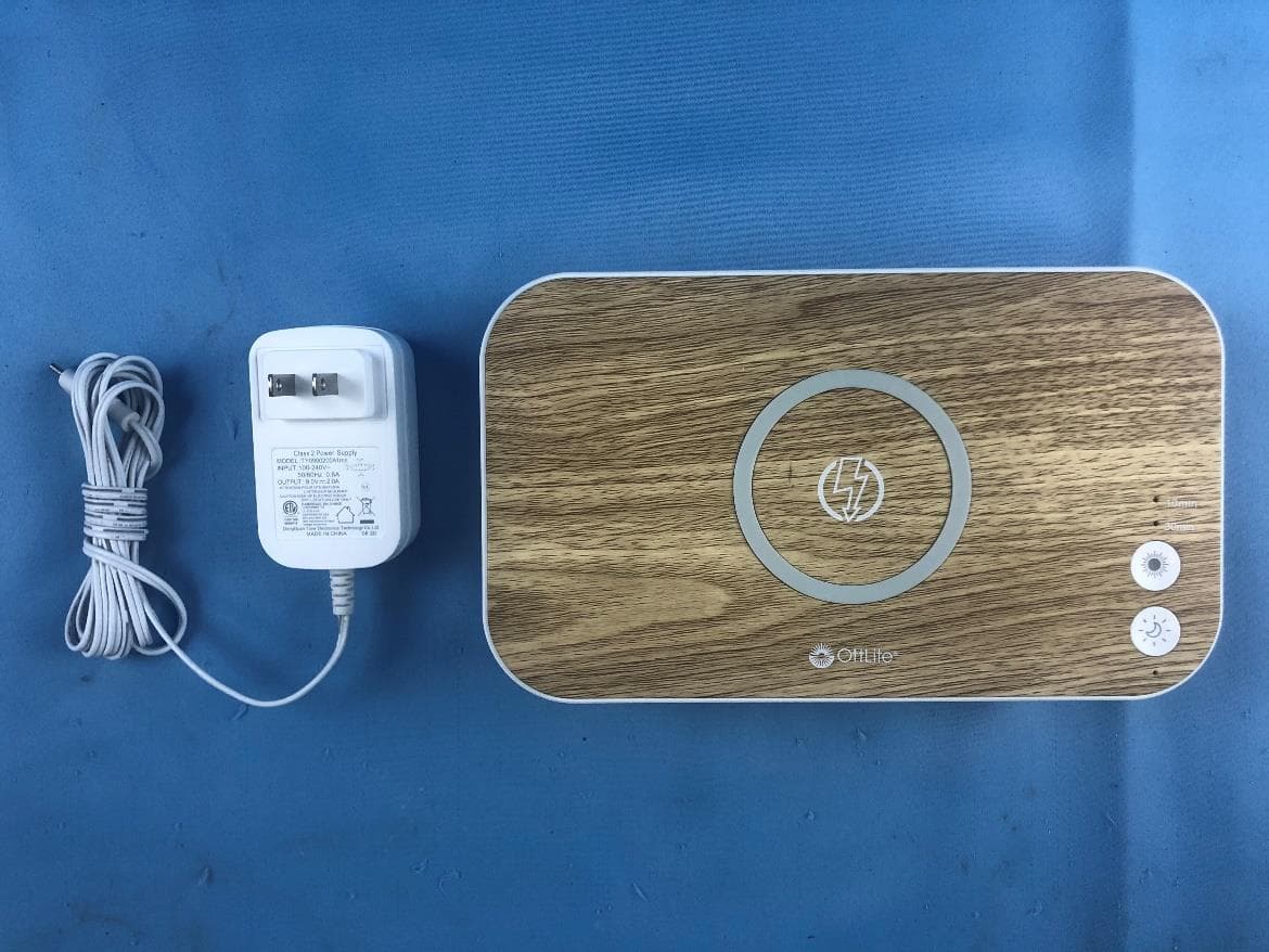UVC disinfecting phone case with wireless charging - FCC ID 2AI7B-UVC01 - Ottlite Technologies Inc. (3)