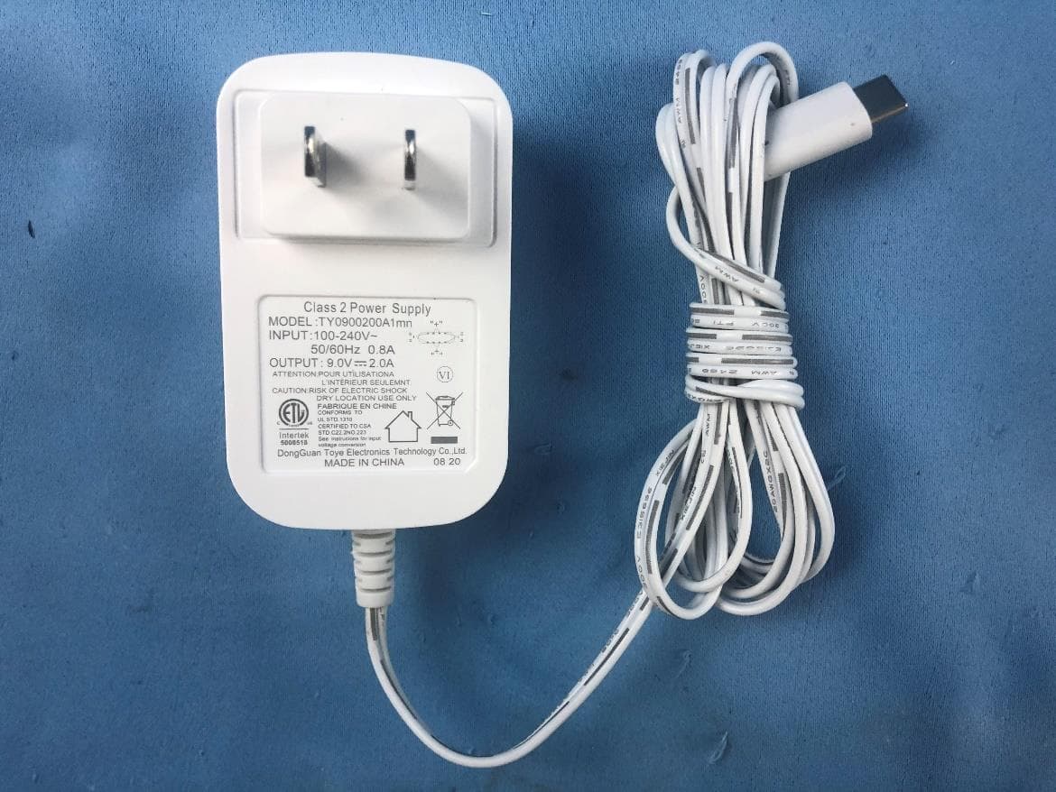 UVC disinfecting phone case with wireless charging - FCC ID 2AI7B-UVC01 - Ottlite Technologies Inc. (2)