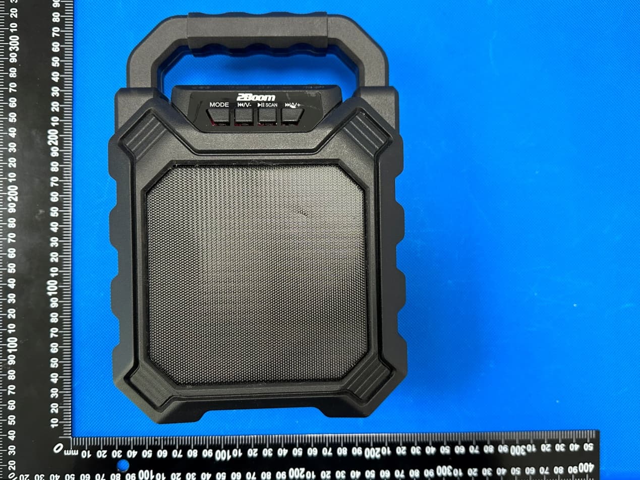 4 INCH LED FLAME LIGHT SPEAKER - FCC ID 2AIDL-BX214 - Migear International Group LLC
