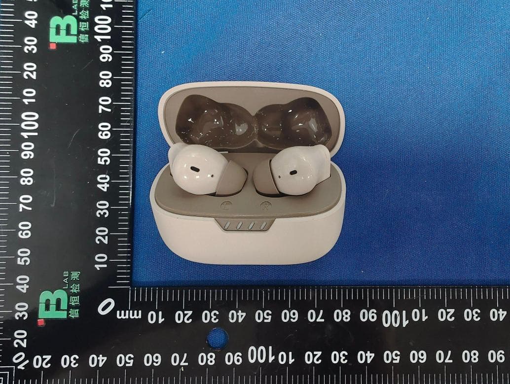 TRUE WIRELESS EARPHONE - FCC ID 2AIDL-CLTW270 - Migear International Group LLC (2)