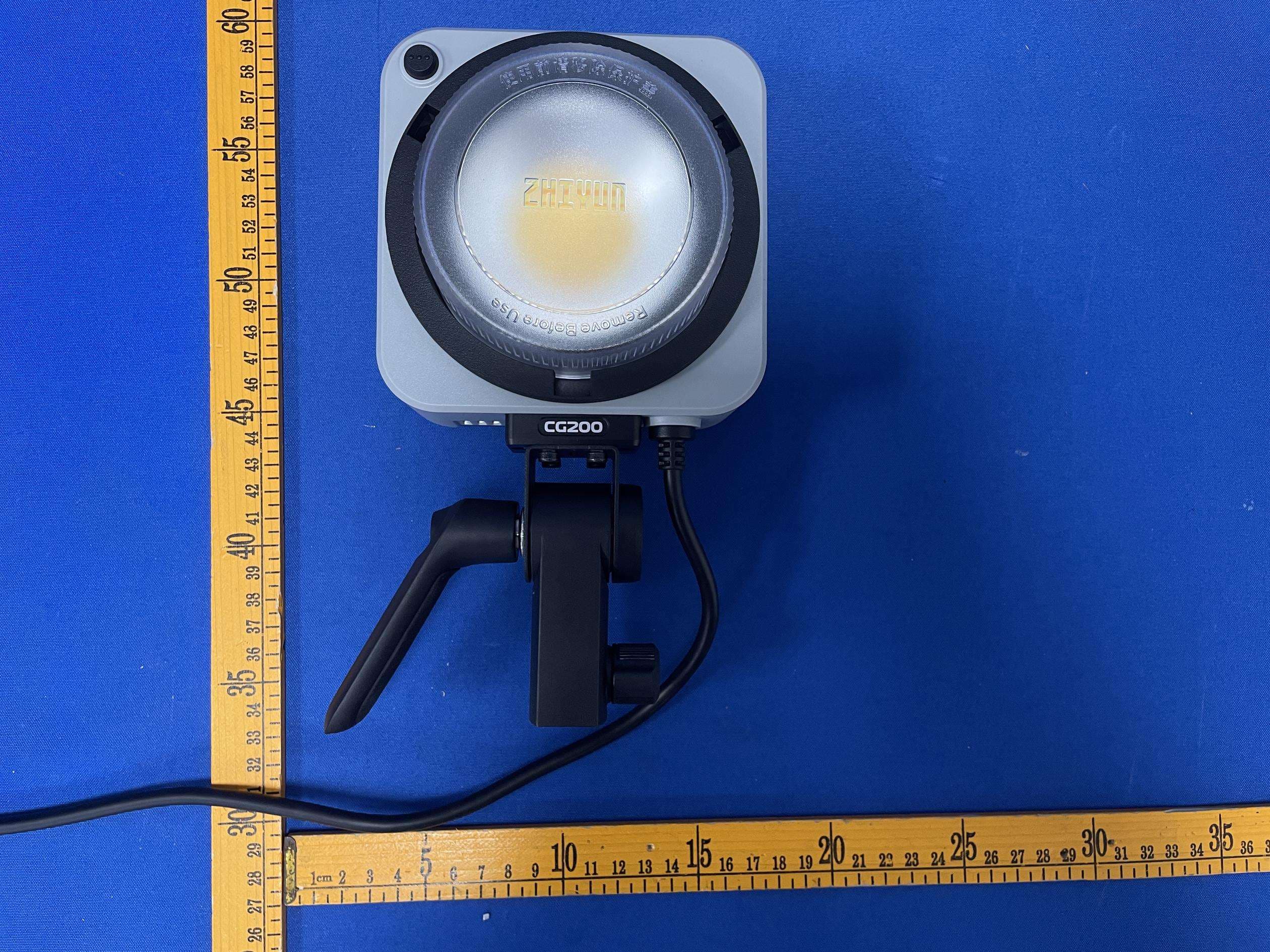 ZHIYUN CINEPEER CG200 COB Light - FCC ID 2AIHFZYPLG108 - Guilin Zhishen Information Technology Co.,Ltd. (4)