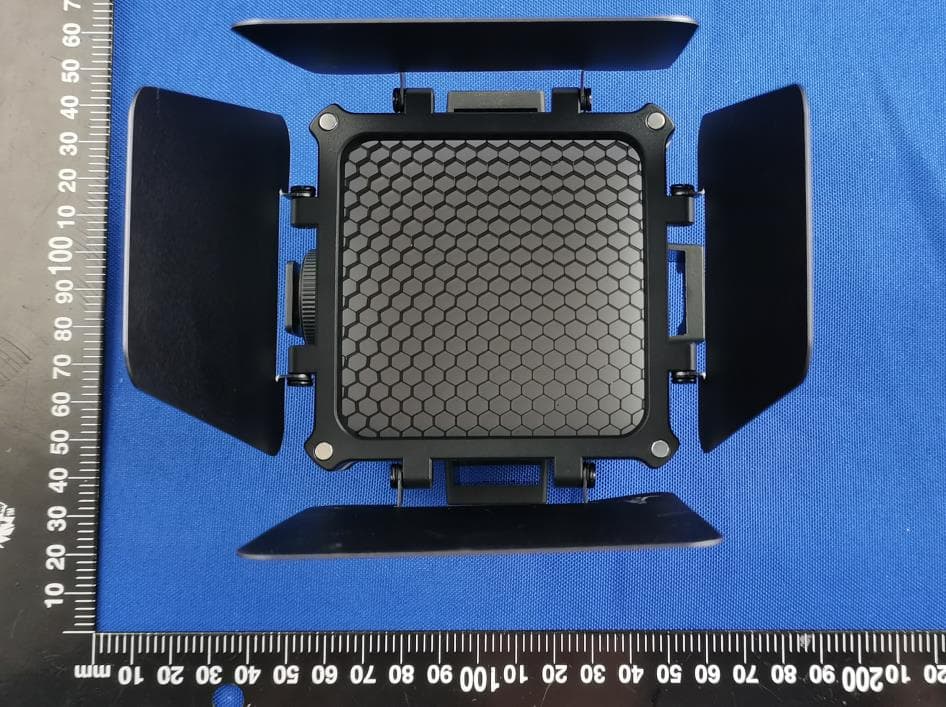 ZHIYUN FIVERAY M20C Fill Light - FCC ID 2AIHFZYPLM103 - Guilin Zhishen Information Technology Co.,Ltd. (3)