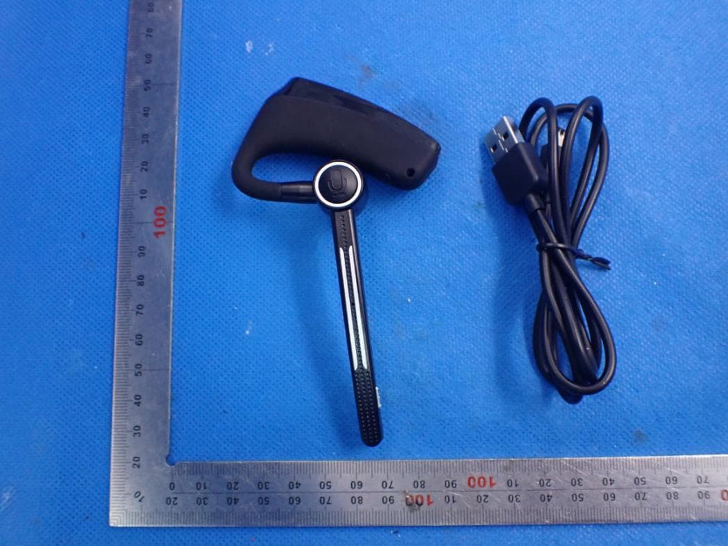 Bluetooth headset - FCC ID 2AIO2-E2 - Dellking Industrial Co., Ltd (3)