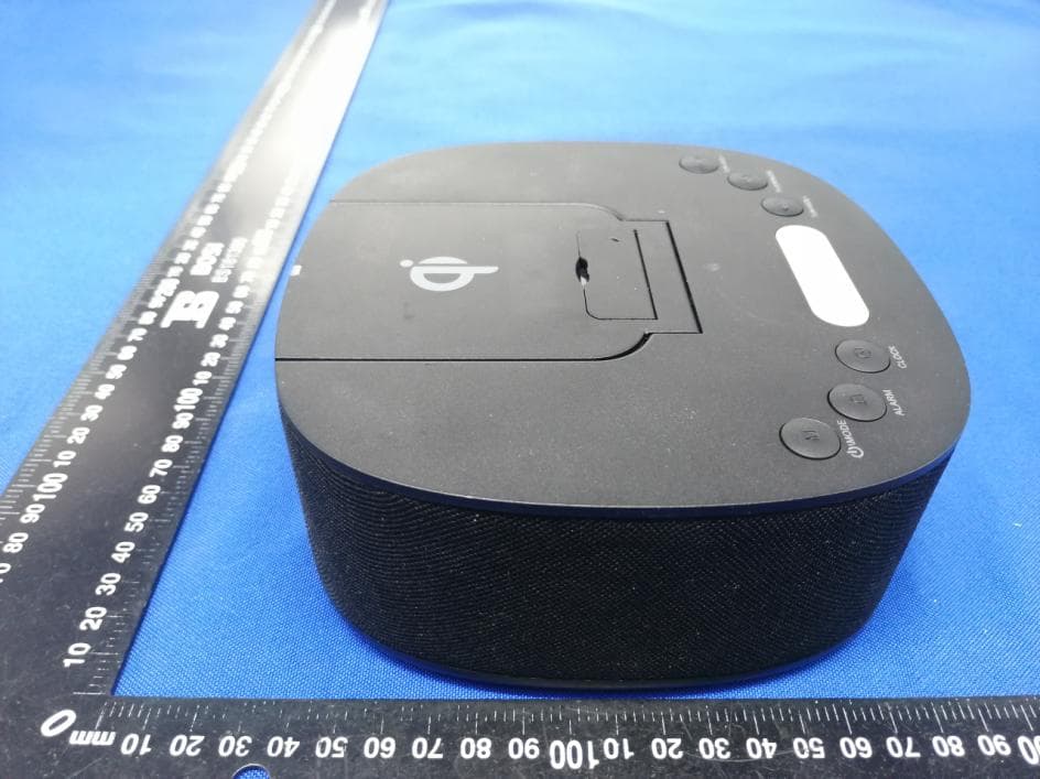 Clock Radio With Wireless Charging - FCC ID 2AIOC-100008727 - HANK ELECTRONICS CO., LTD. (2)