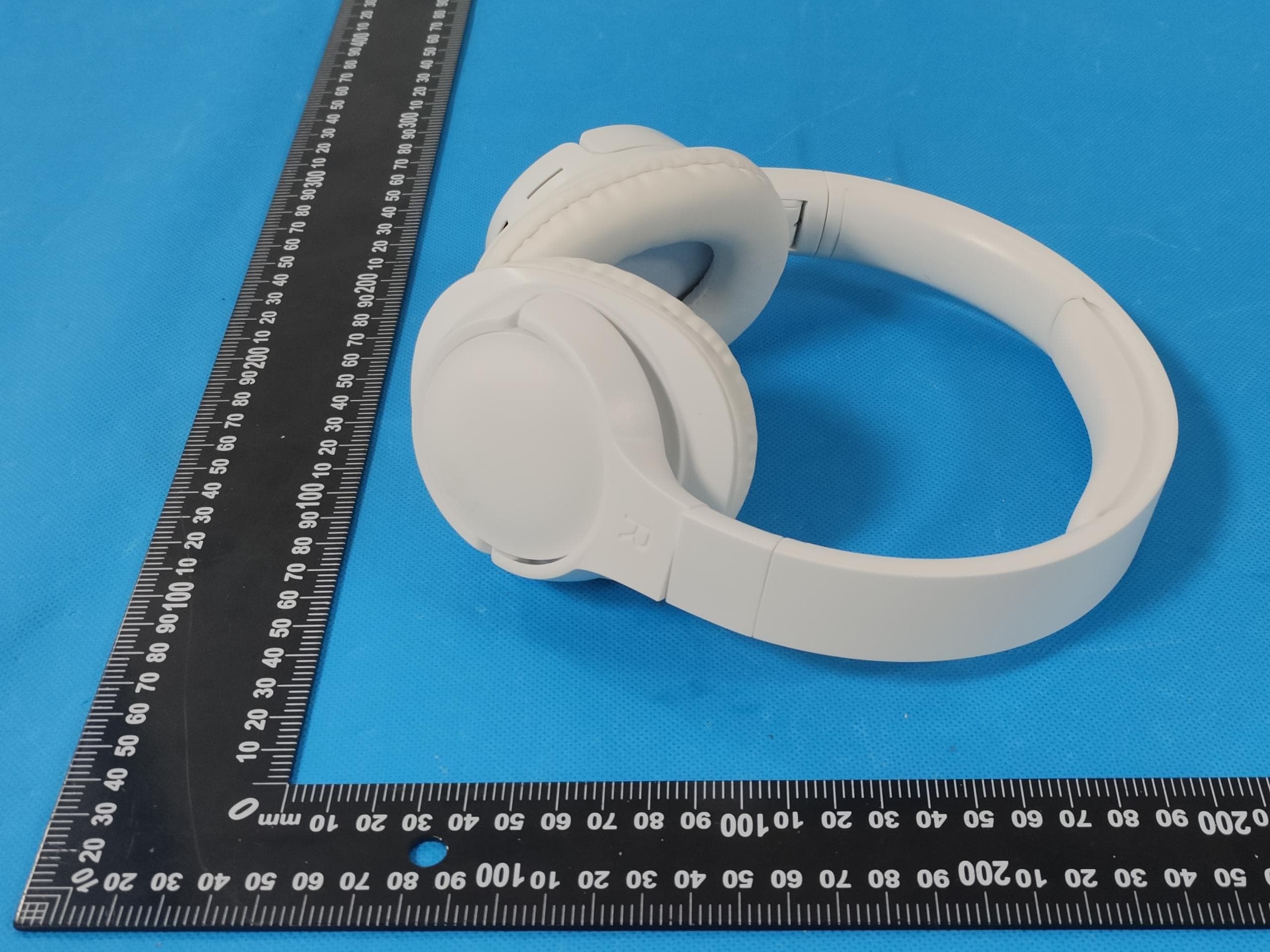 WIRELESS HEADPHONE - FCC ID 2AIXC-BT-HP - HONWA(HK) CORPORATION LIMITED (3)