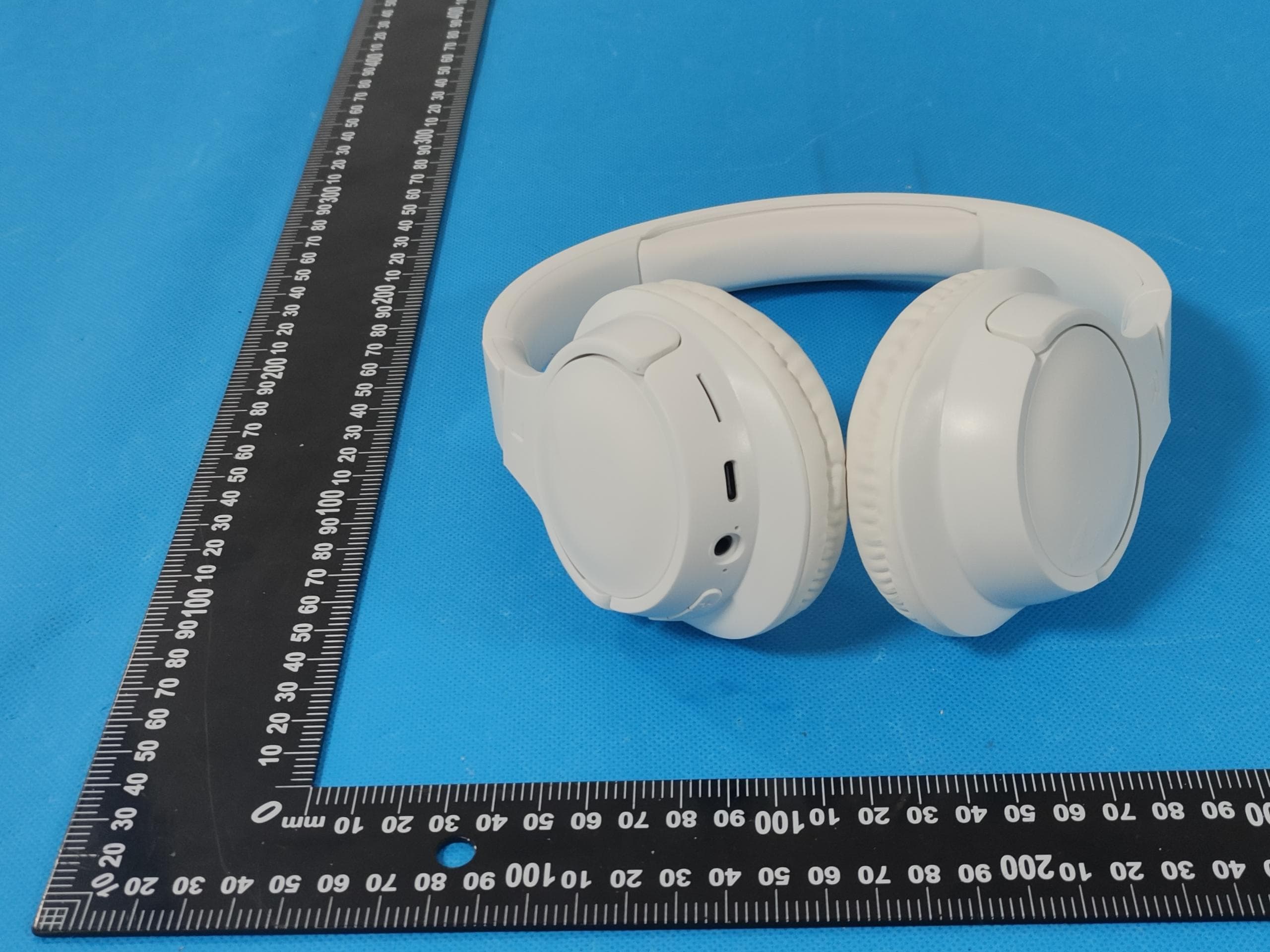 WIRELESS HEADPHONE - FCC ID 2AIXC-BT-HP - HONWA(HK) CORPORATION LIMITED (2)