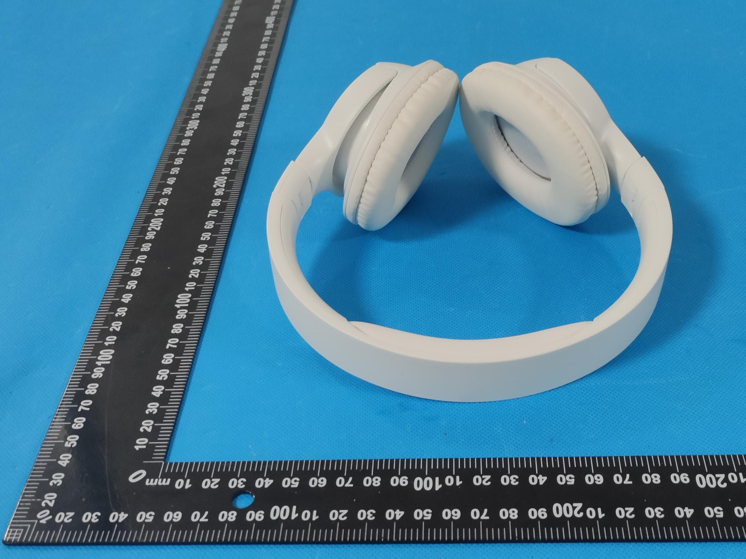 WIRELESS HEADPHONE - FCC ID 2AIXC-BT-HP - HONWA(HK) CORPORATION LIMITED (5)