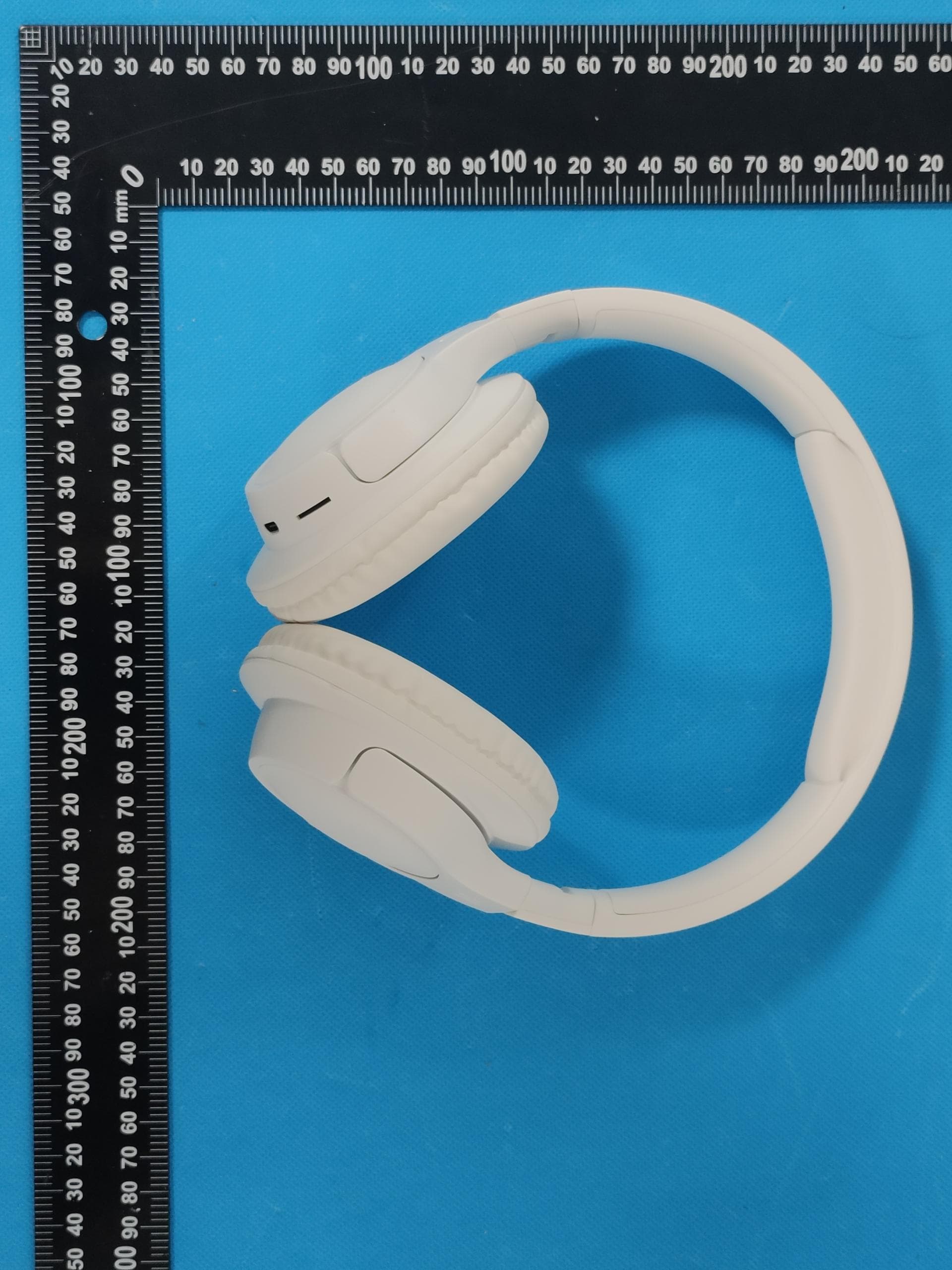 WIRELESS HEADPHONE - FCC ID 2AIXC-BT-HP - HONWA(HK) CORPORATION LIMITED (4)