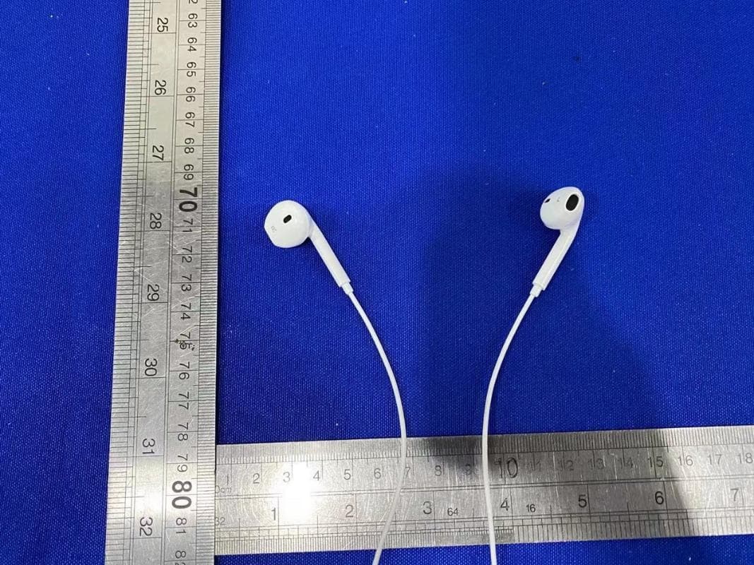 Wireless earbuds - FCC ID 2AIXC-BTE2-FD - HONWA(HK) CORPORATION LIMITED