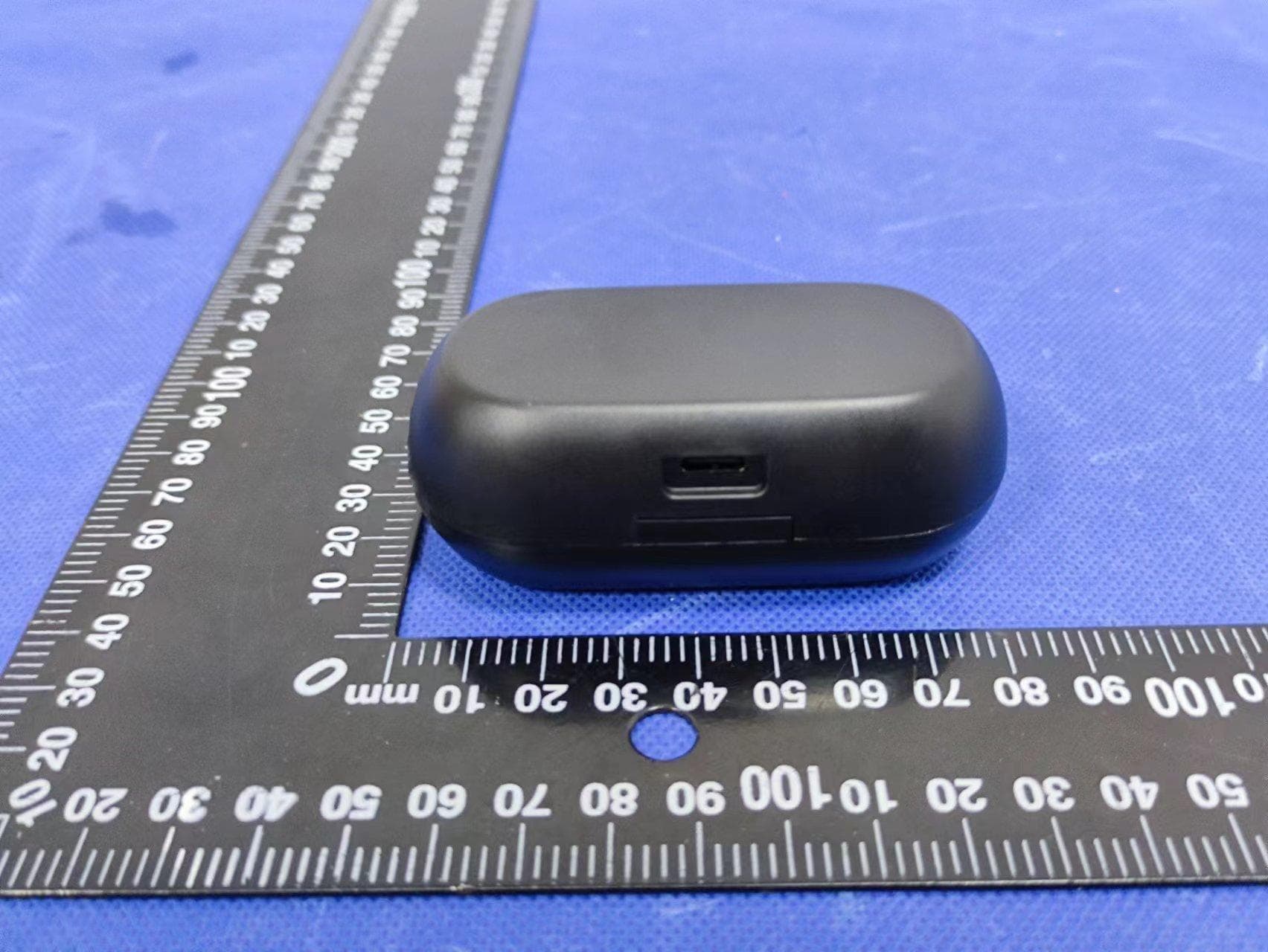 TWS EARBUDS - FCC ID 2AIY7-S03 - Shenzhen Uniwins Technology Co., Limited (4)