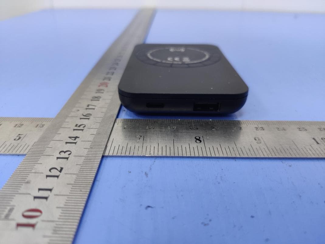 Magnetic 5.000mAh 5W wireless powerbank - FCC ID 2AIY7-UP-9193 - Shenzhen Uniwins Technology Co., Limited (4)