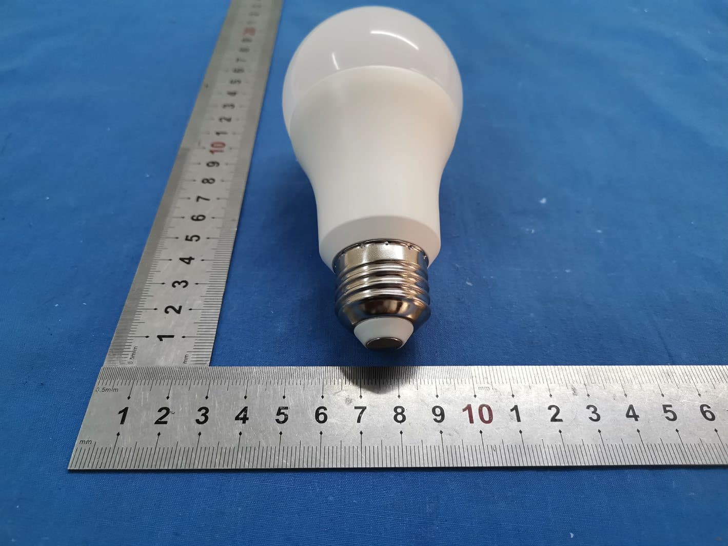 LED LAMP - FCC ID 2AJ3WEBEBAW221 - ZHEJIANG EBOY TECHNOLOGY CO., LTD.