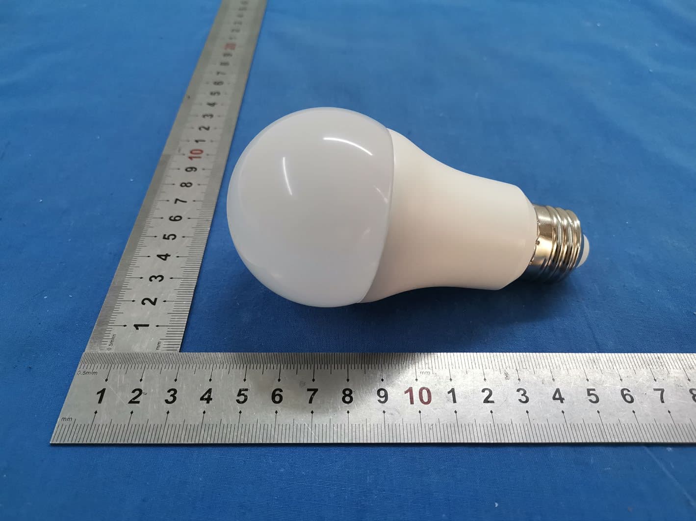 LED LAMP - FCC ID 2AJ3WEBEBAW221 - ZHEJIANG EBOY TECHNOLOGY CO., LTD. (4)