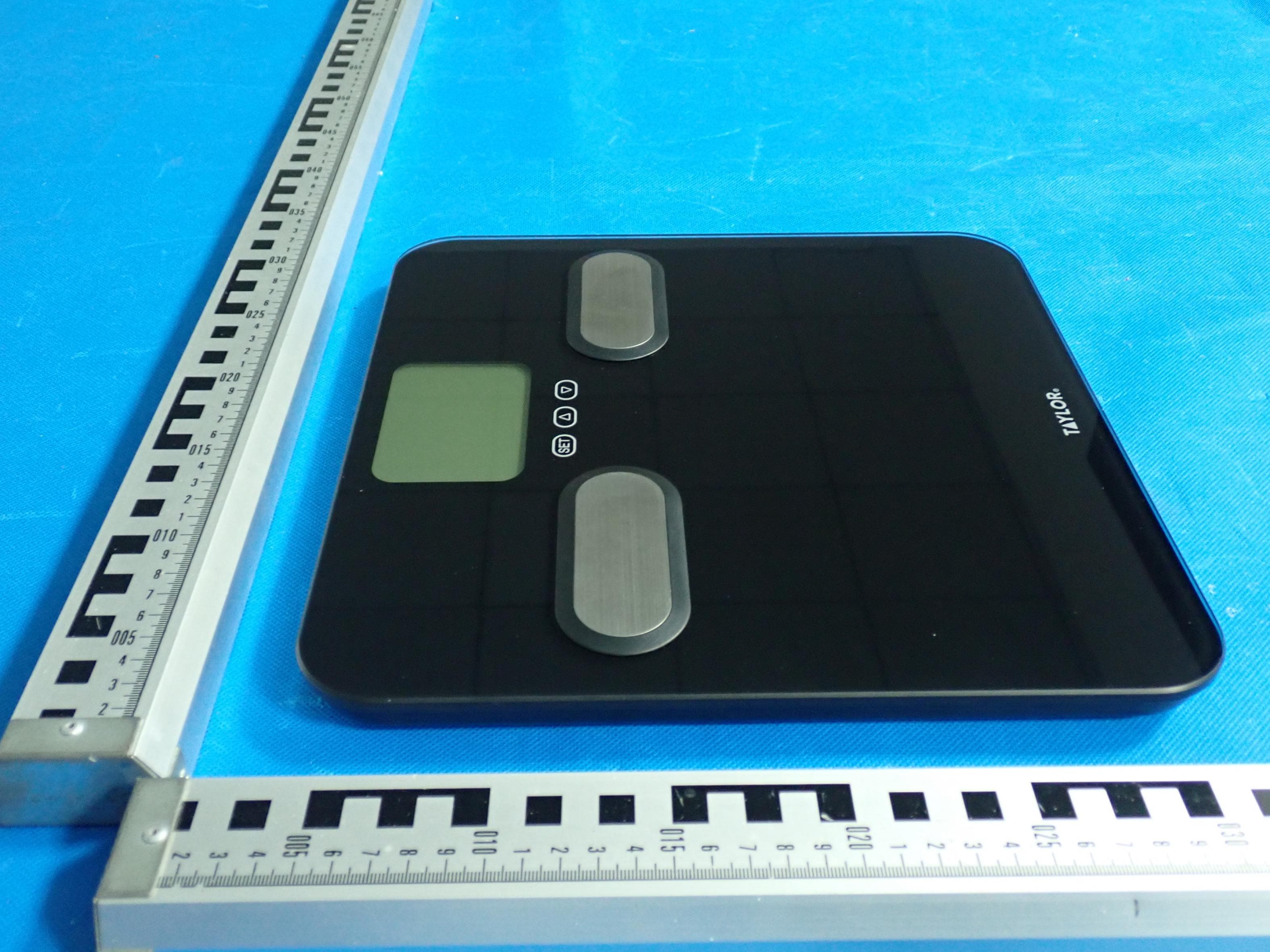 Bluetooth Body fat scale - FCC ID 2AJ5E-5255180 - Conmo Electronic Co., Ltd (4)