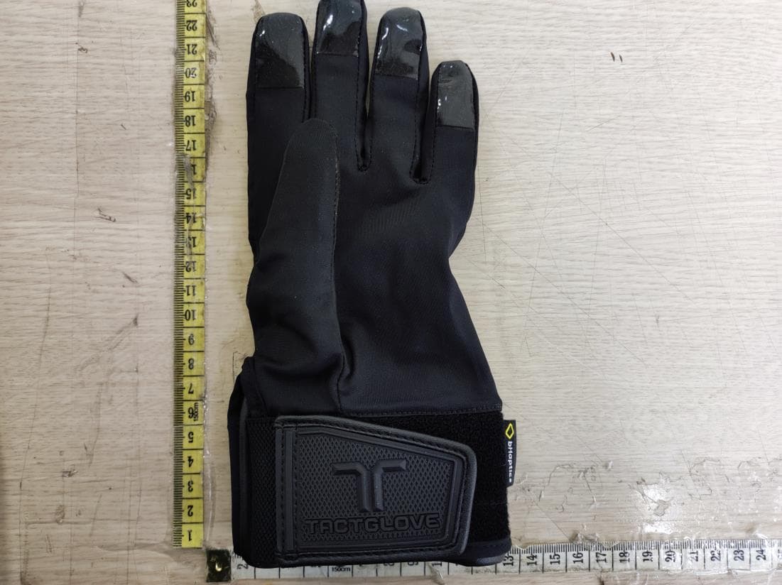 Haptic glove - FCC ID 2AJ6BBHTG06D100 - bHaptics Inc. (2)
