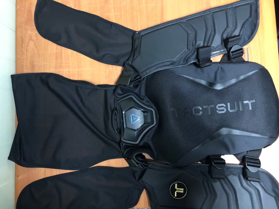 Wearable Haptic Vest - FCC ID 2AJ6BBHTV40D000 - bHaptics Inc. (4)