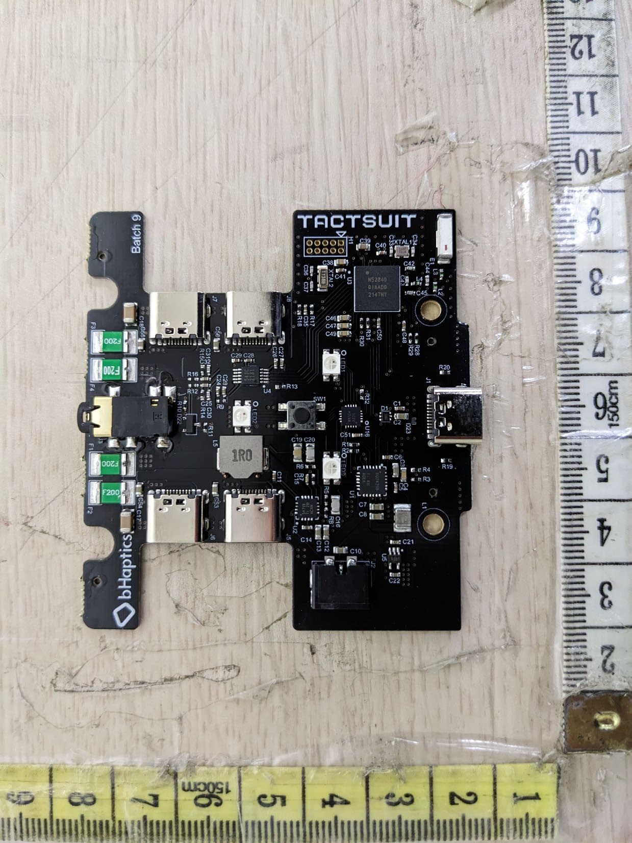 TactSuit X40 - FCC ID 2AJ6BBHTV40D001 - bHaptics Inc. (3)