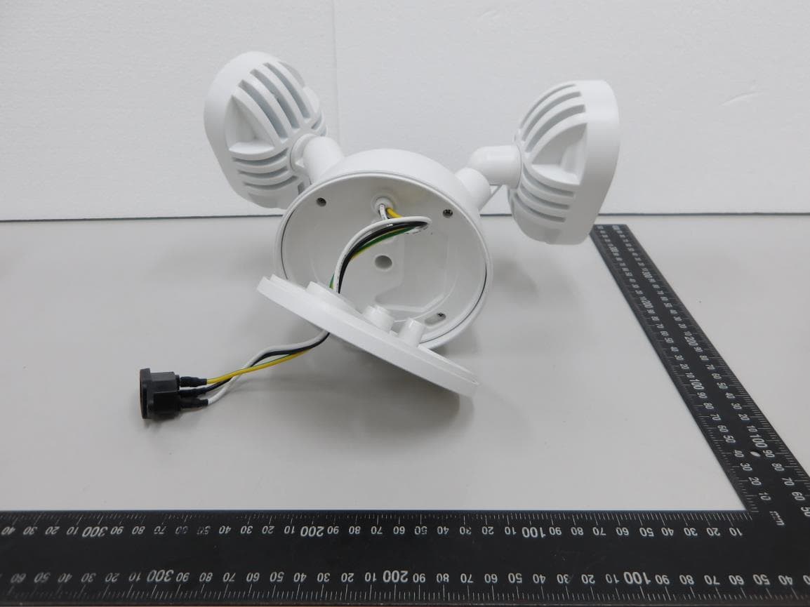 Floodlight Camera - FCC ID 2AJAC-LUM420FLS - Snap One, LLC