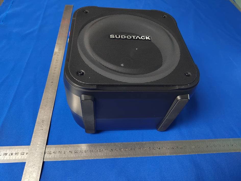 Karaoke Machine With Wireless Microphones - FCC ID 2AJJB-SP-70 - SHENZHEN MAONO TECHNOLOGY CO., LTD