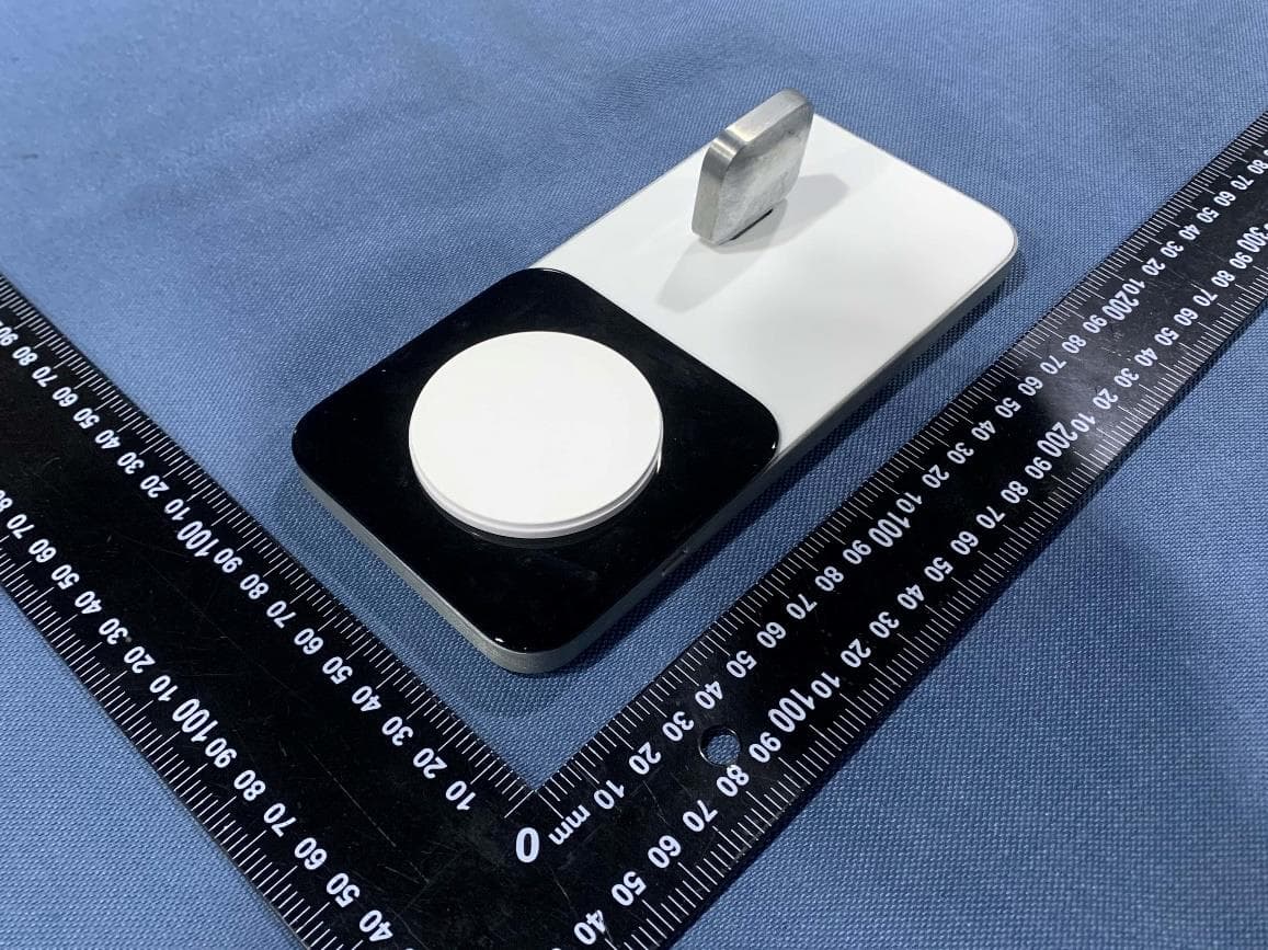 Base One Max with MagSafe - FCC ID 2AJYRNM01172185 - Nomad Goods, Inc. (3)