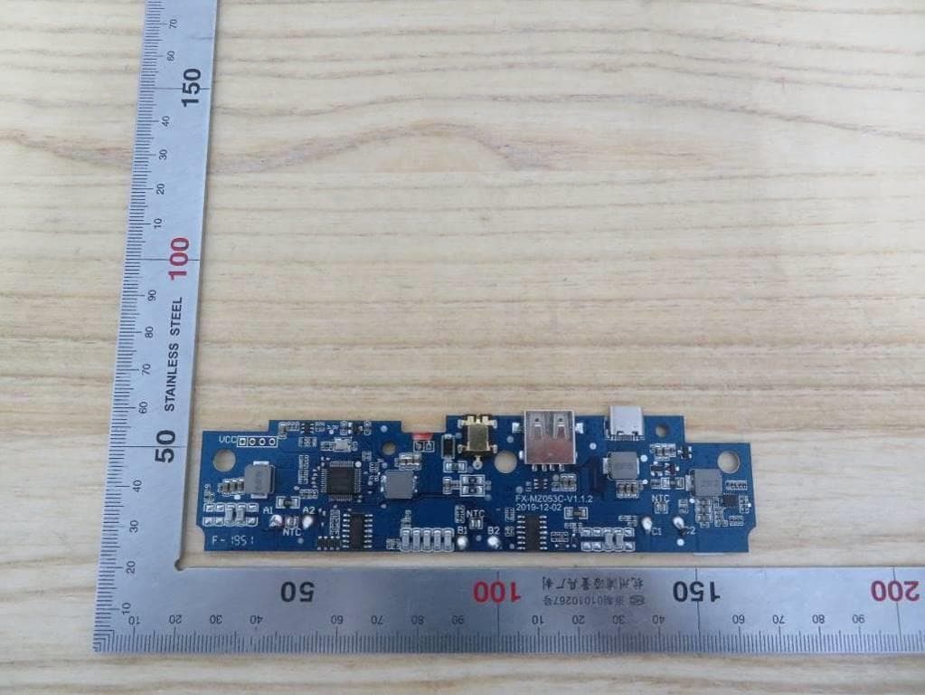Base Station Hub Edition - FCC ID 2AJYRNM30011A30 - Nomad Goods, Inc. (3)