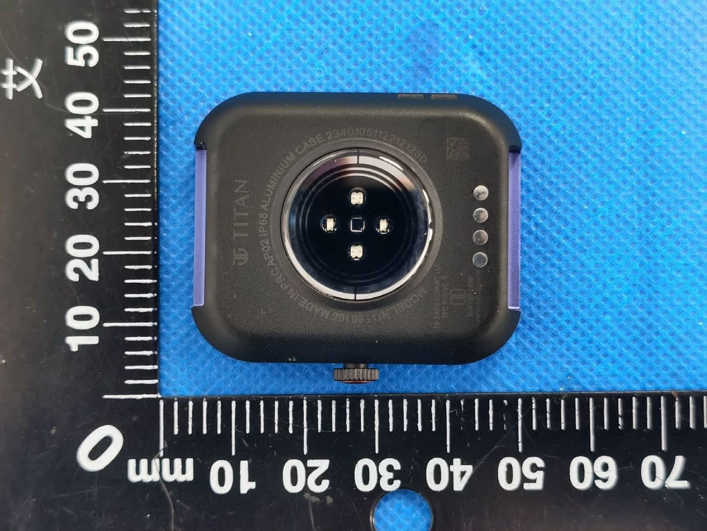 Smart watch - FCC ID 2AK9F-90165 - Titan Company Limited (3)