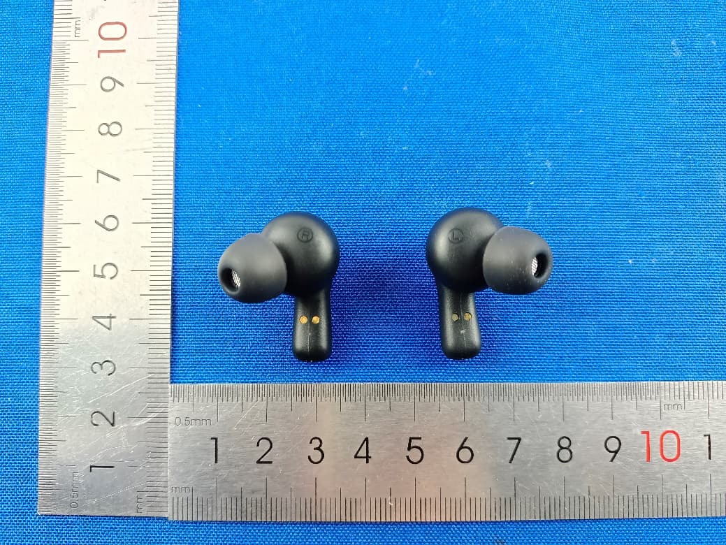 Wireless Earphone - FCC ID 2AK9F-FT9 - Titan Company Limited (2)